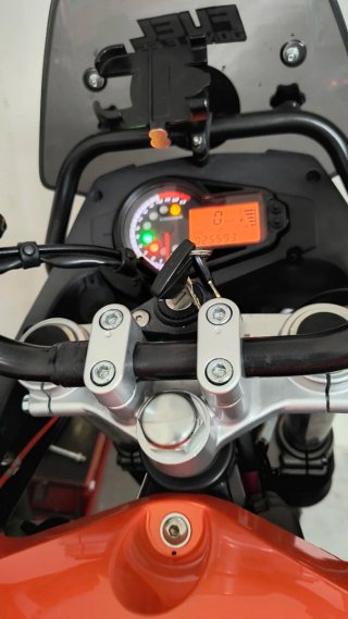 Moto 125cc UM DST Adventure TT