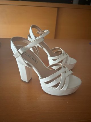 Sandalias SEIA tacón y plataforma blancas