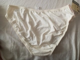 Bragas nuevas con estampado floral