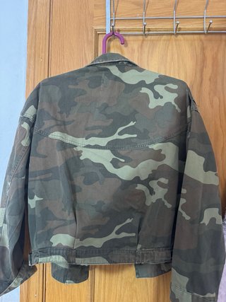 Chaqueta militar Zara camuflaje