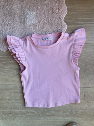 Top rosa canalé con volantes