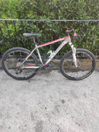 Bicicleta Cube Reaction Ltd