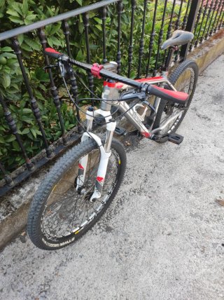 Bicicleta Cube Reaction Ltd
