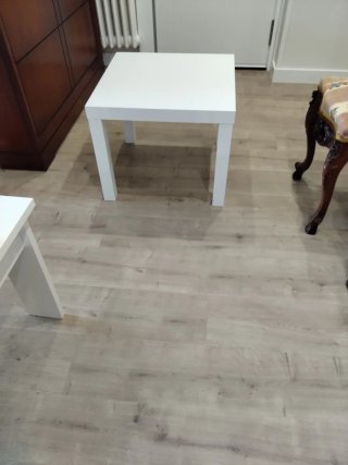 Mesa auxiliar blanca de madera medidas 0,55X0,55
