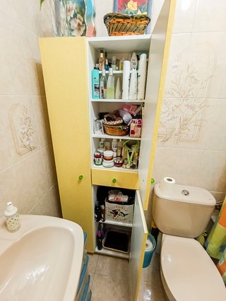 Armario de baño madera amarillo
