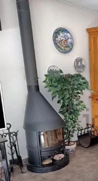 Chimenea de leña metálica negra