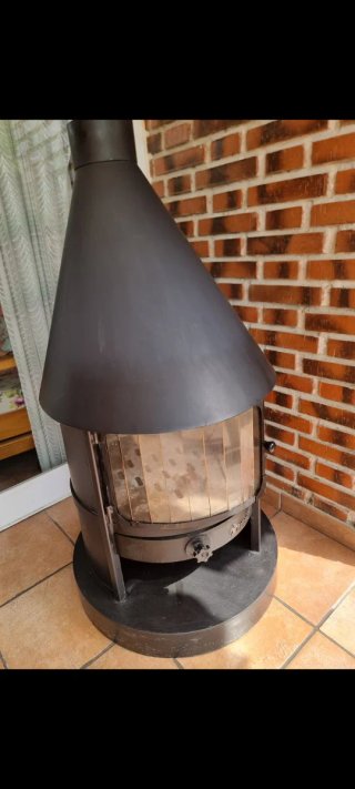 Chimenea de leña metálica negra