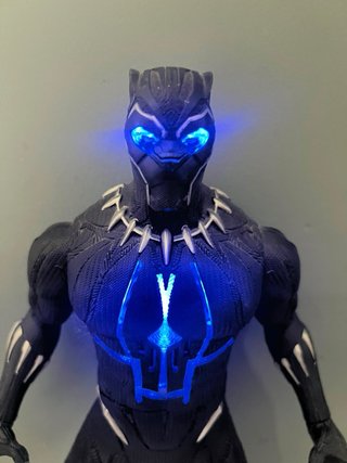 Figura Pantera Negra Electrónica 34 cm
