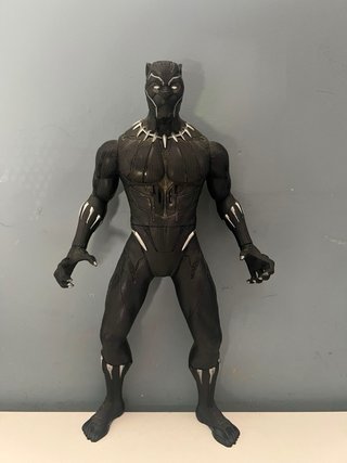 Figura Pantera Negra Electrónica 34 cm