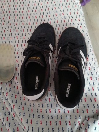 Zapatillas Adidas Negras y Marrones