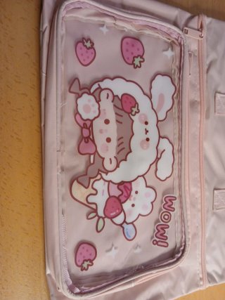 Bolsa rosa con estampado de fresas