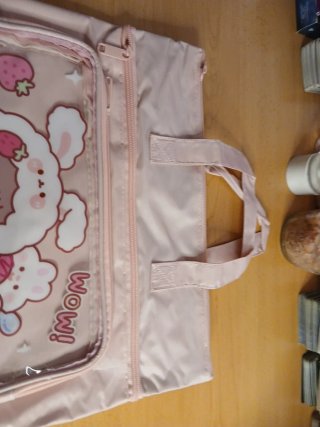 Bolsa rosa con estampado de fresas