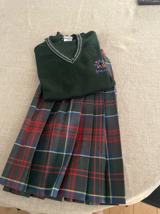 Uniforme escolar falda y jersey