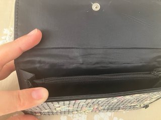 Cartera de lentejuelas con estampado floral