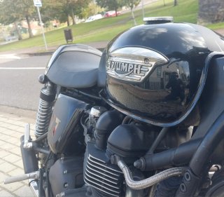 Triumph Custom Moto Negra
