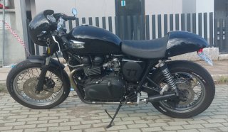 Triumph Custom Moto Negra