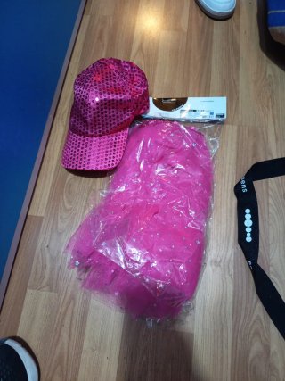 Gorra y falda lentejuelas rosa