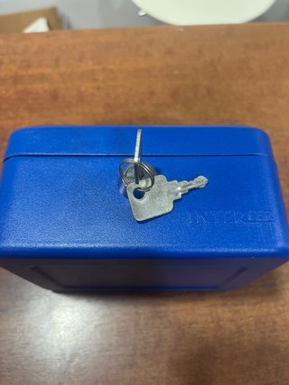 Caja Fuerte Pequeña con Llave