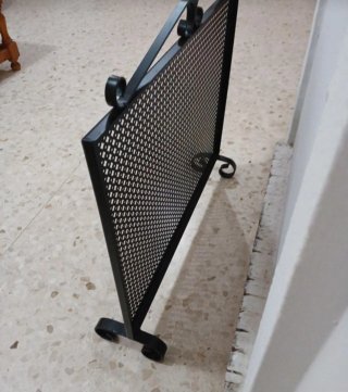 Rejilla Salva Chispas Chimenea Negra