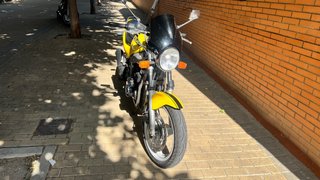Suzuki GS500 Naked Amarilla