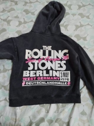 Sudadera niña con estampado de labios