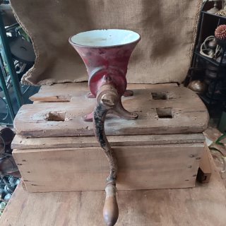 Picadora antigua de hierro fundido