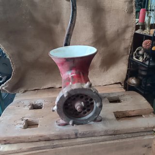 Picadora antigua de hierro fundido