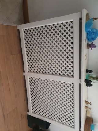 Cubre radiador de madera blanco
