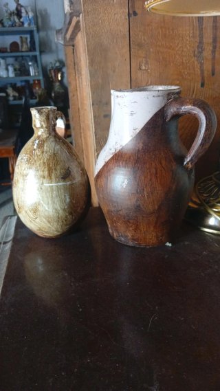 Jarras de cerámica rústica
