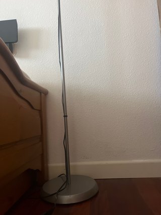 Lámpara de pie moderna gris y blanca
