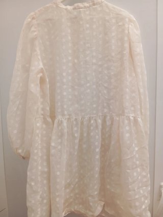 Vestido blanco de lunares transparente