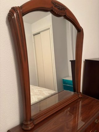 Cómoda de madera estilo clásico