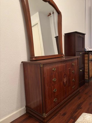 Cómoda de madera estilo clásico