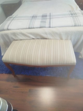 Cómoda de madera estilo clásico