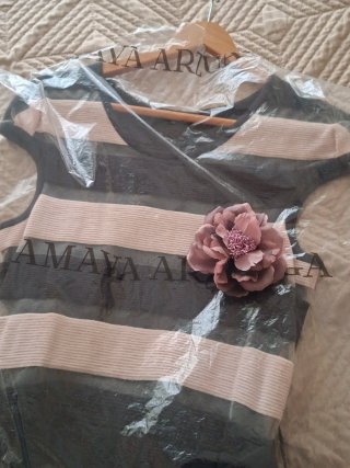 Vestido Amaya Arzuaga rayas negro y rosa