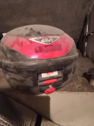 Baúl Givi Moto Porta Cascos