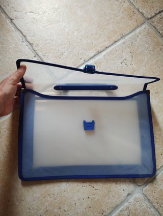 Cartellina rigida con manico