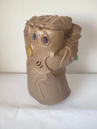 Guantelete del Infinito Dorado 2017