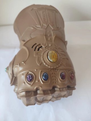 Guantelete del Infinito Dorado 2017