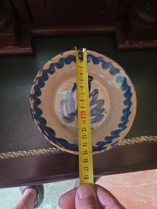 Fuente Fajalauza azul y marrón. Mide 15 cm