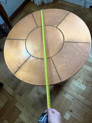 Mesa redonda auxiliar baja en cobre y madera