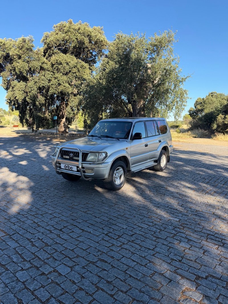 Toyota Land Cruiser 2000 - foto 1