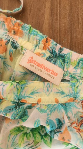 Camiseta volantes floral tropical