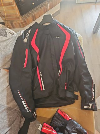 Pack Moto: 2 Cascos, Chaqueta y Guantes
