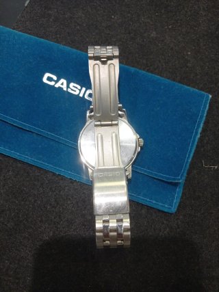 Reloj Casio esfera pequeña plateado