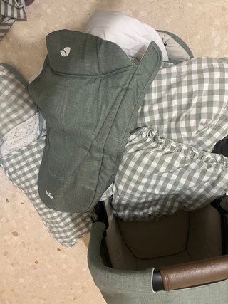 Carrito Joie con capazo y accesorios