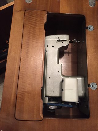 Máquina de coser Singer con mueble
