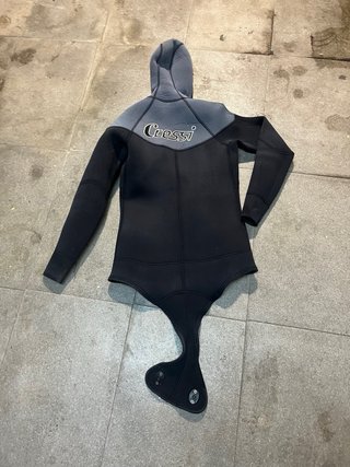 Chaqueta Cressi con capucha