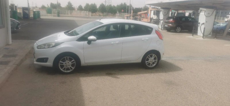 Ford Fiesta 2014 - foto 1