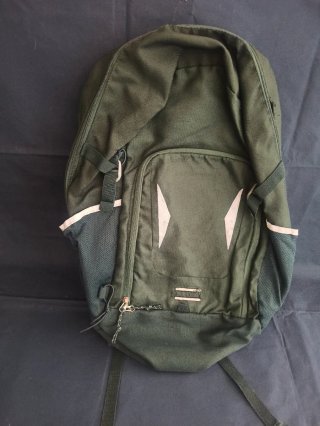 Mochila verde con bolsillos